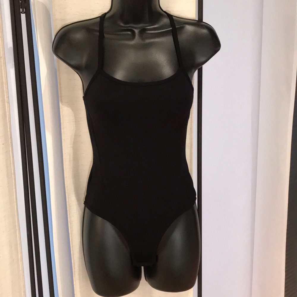 Forever 21 black strap mesh active tank bo…
